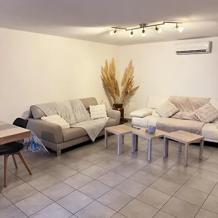 Spacieux Rez De Maison 7 Pers Clim Cour Et Parking *