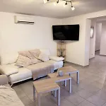 Villa Spacieux Rez De Maison 7 Pers Clim Cour Et Parking